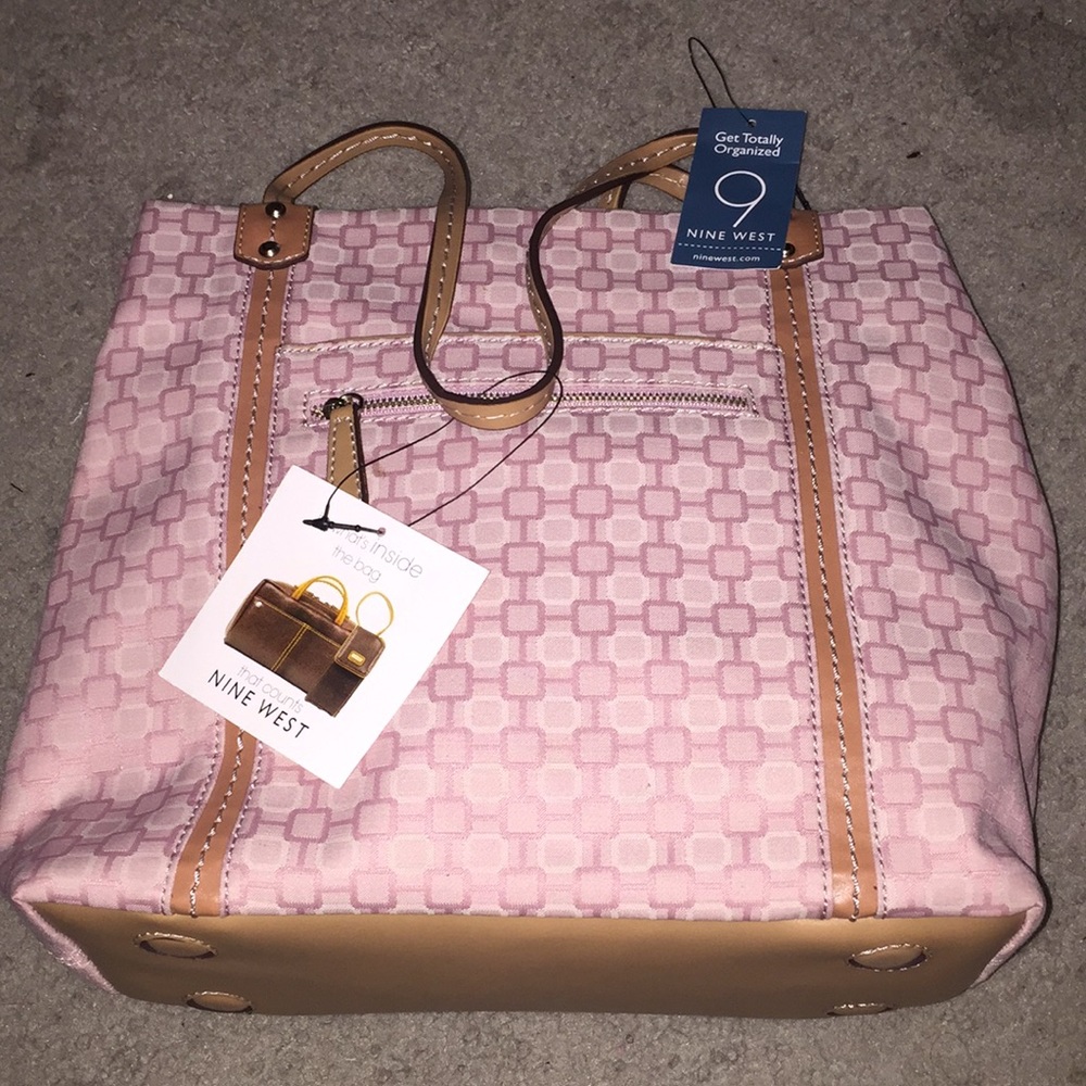 Nine West handbag w 2 pop outs